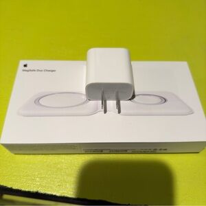 Apple MagSafe Duo Charger in White.